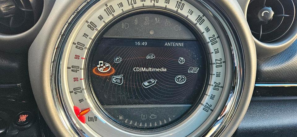 Mini Countryman S (Cooper) 2011 — салон