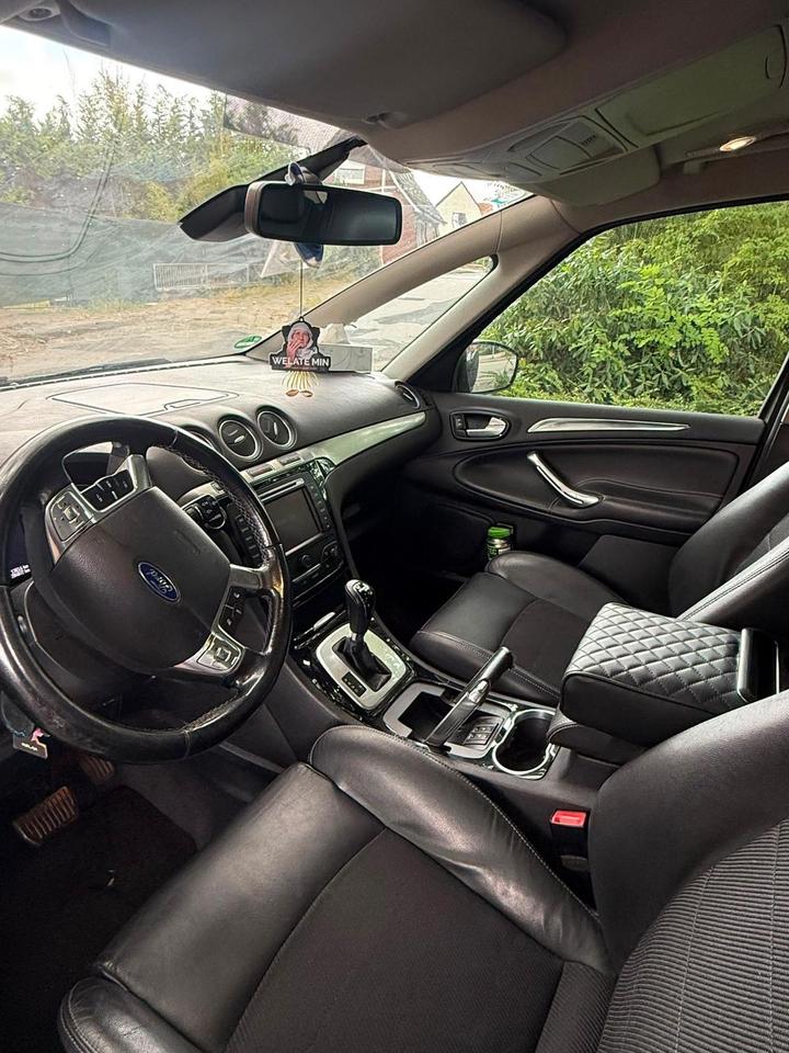Ford S-Max 2012 — photo 10