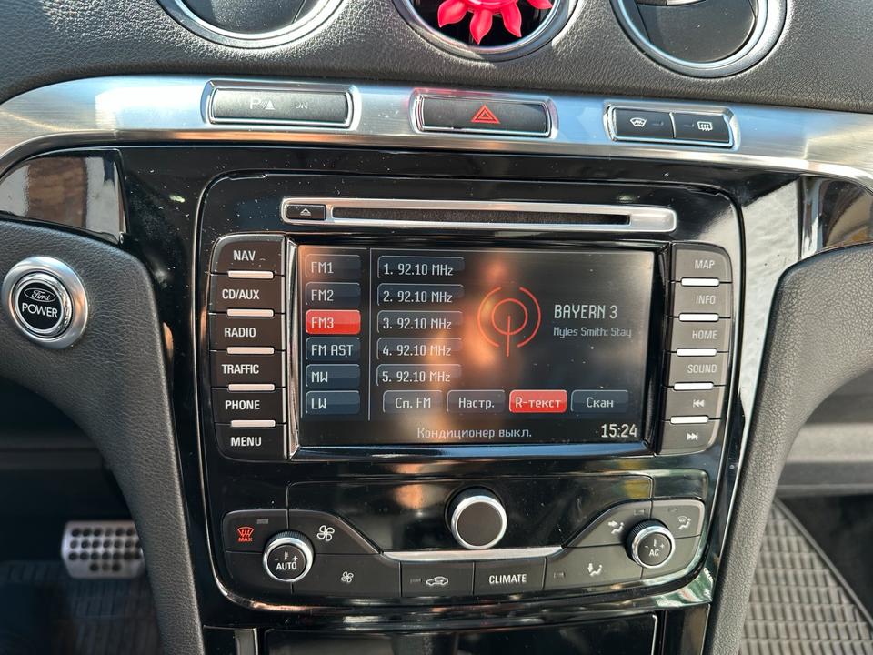 Ford S-Max 2011 — photo 11