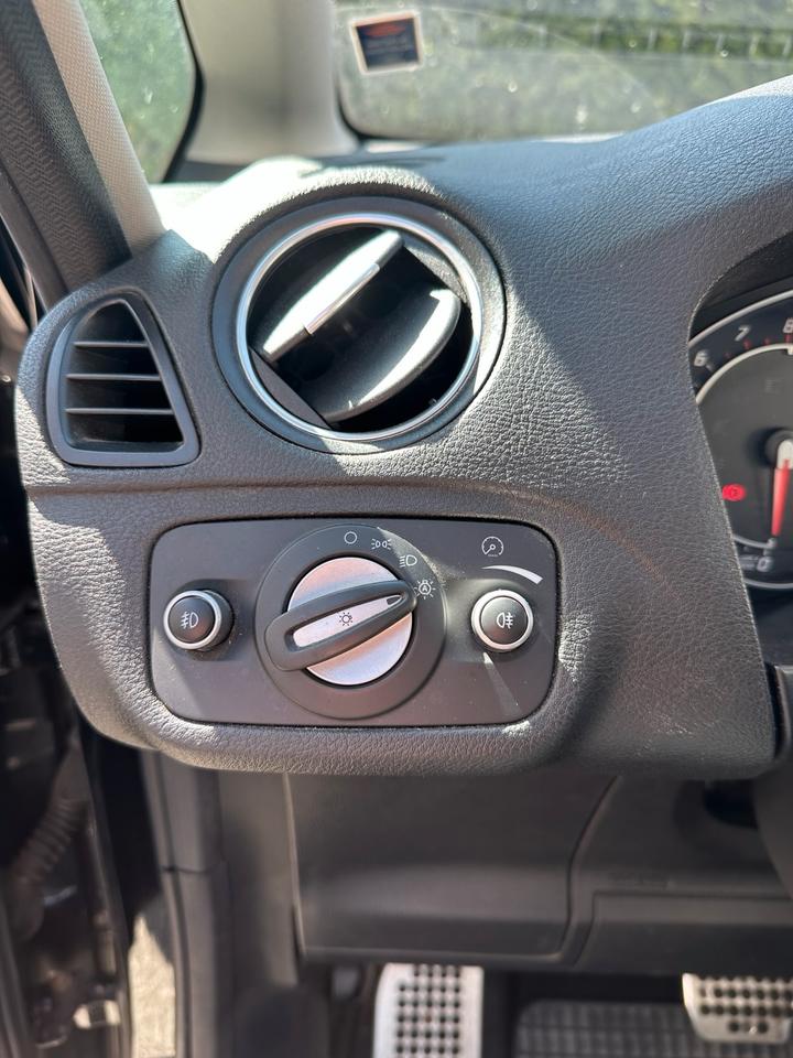 Ford S-Max 2011 — photo 14