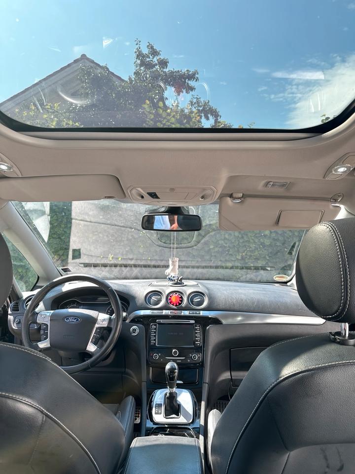 Ford S-Max 2011 — photo 17