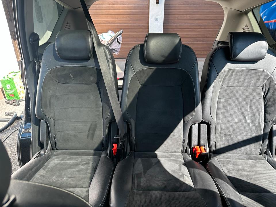 Ford S-Max 2011 — photo 18