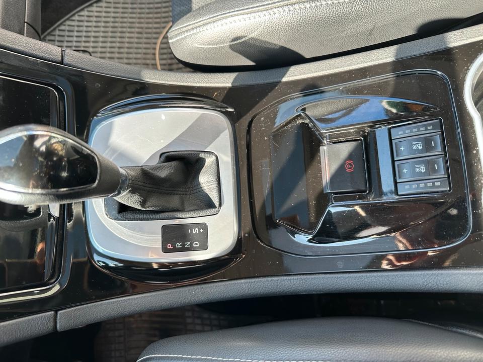 Ford S-Max 2011 — photo 9