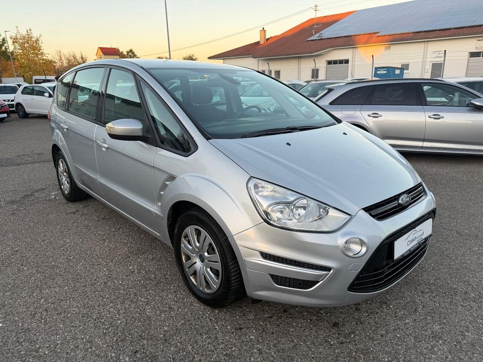 Ford S-Max 2011 — вигляд ззаду