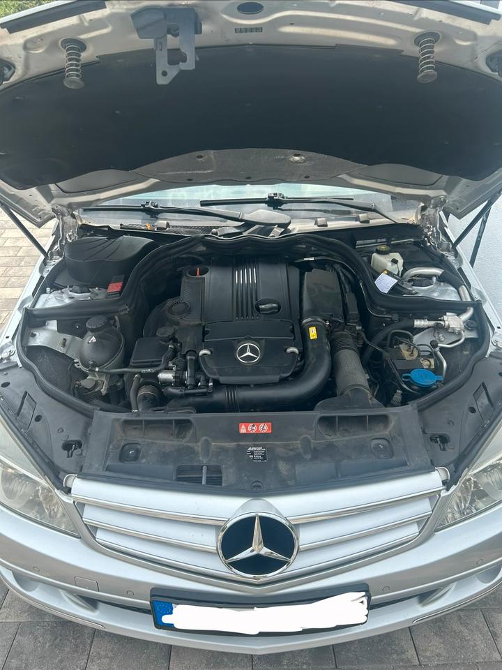Mercedes Benz C 200 2010 — photo 13