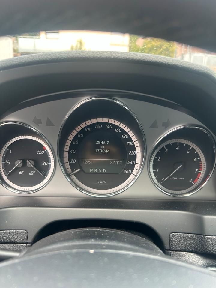 Mercedes Benz C 200 2010 — photo 8