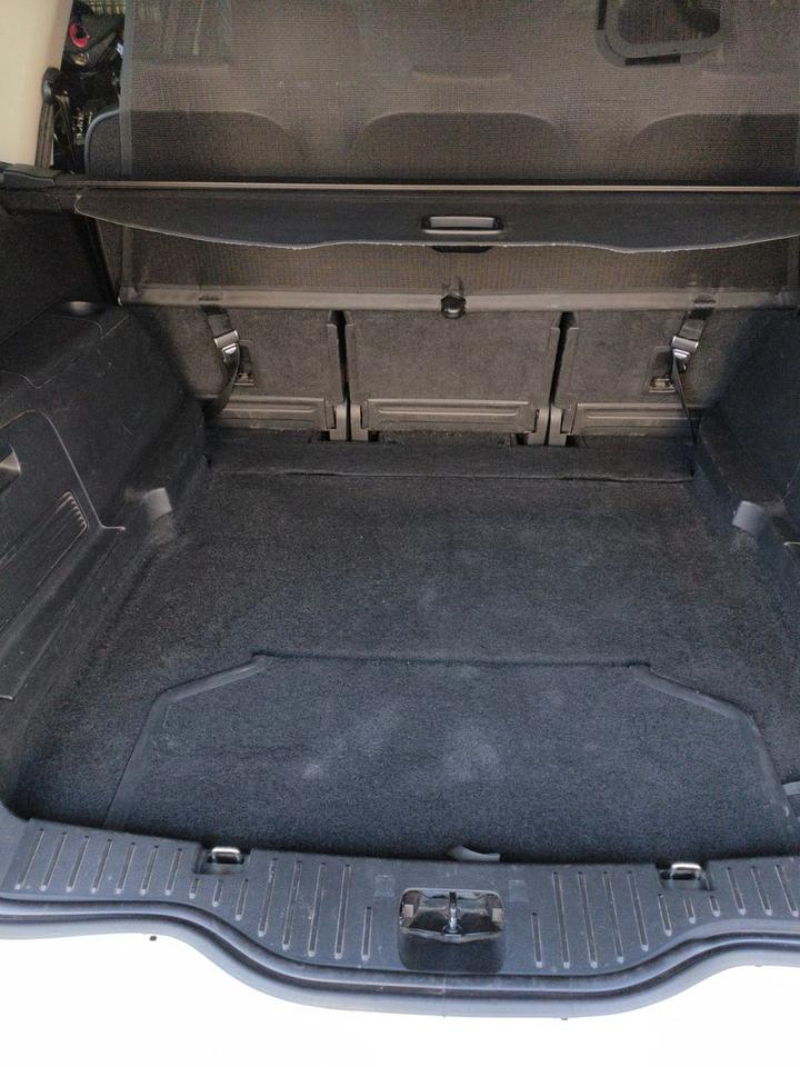 Ford S-Max 2010 — photo 11