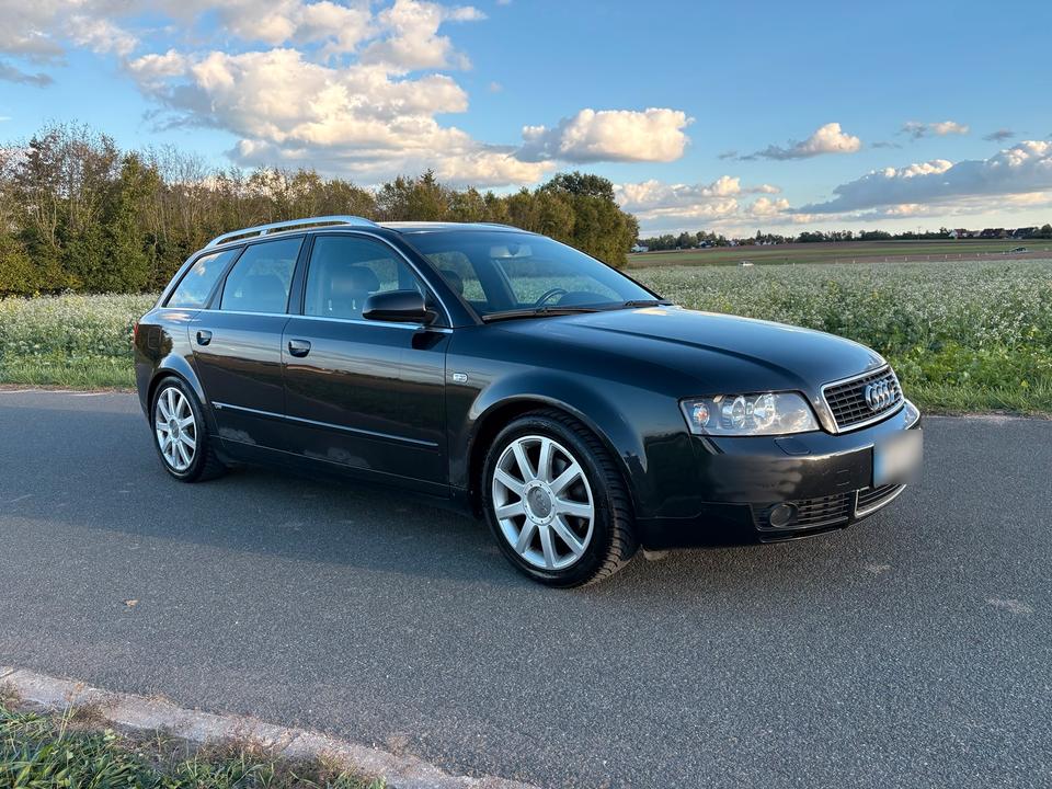 Audi A4 2004 — rear view