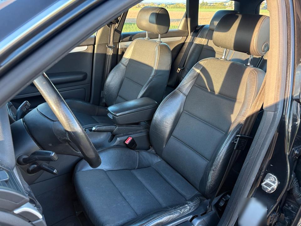Audi A4 2004 — photo 7