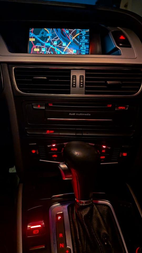 Audi A4 2011 — photo 11