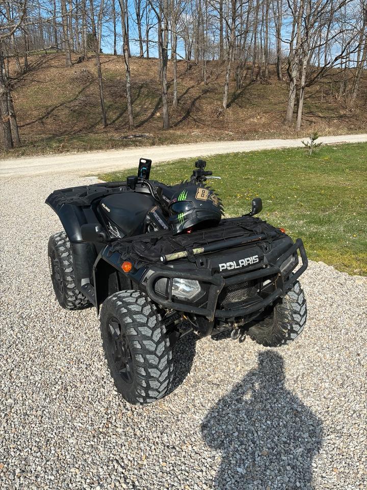 Weitere Motorräder Polaris Sportsmann 850 2009 — interior