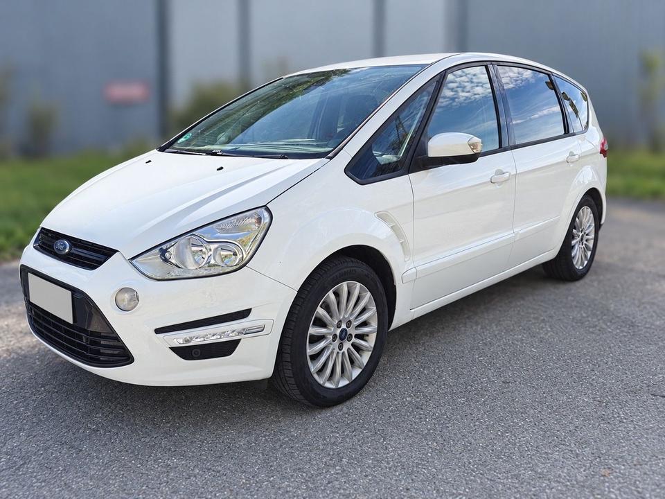 Ford S-Max 2015 — вигляд ззаду