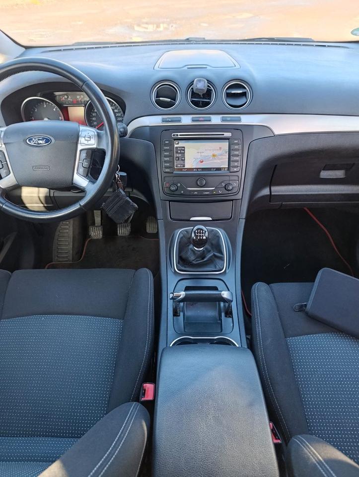Ford S-Max 2015 — фото 18