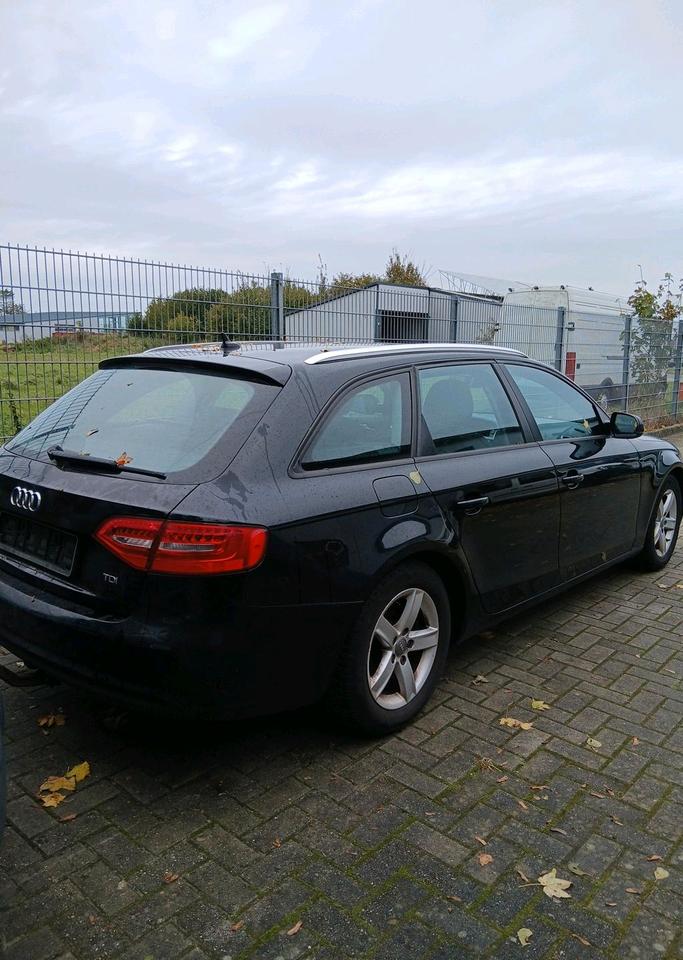 Audi A4 2012 — вигляд ззаду