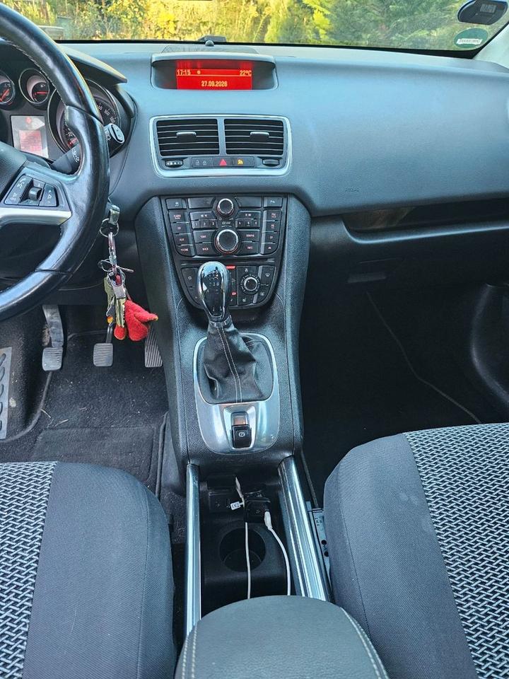 Opel Meriva 2012 — photo 10
