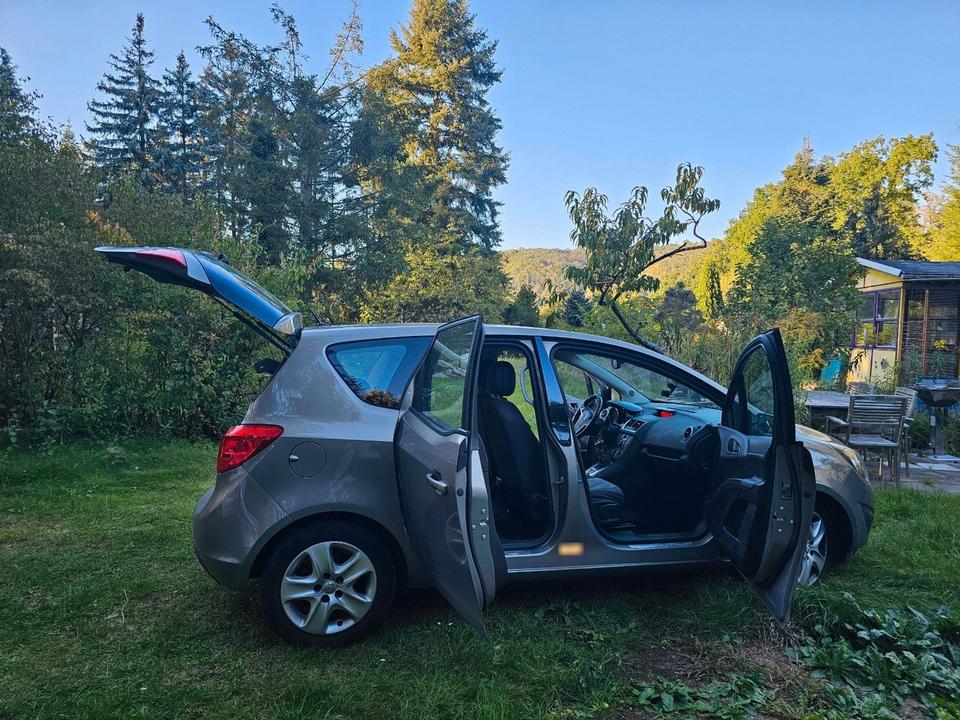 Opel Meriva 2012 — engine