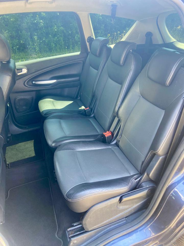 Ford S-Max 2009 — photo 11