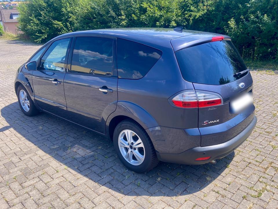 Ford S-Max 2009 — rear view