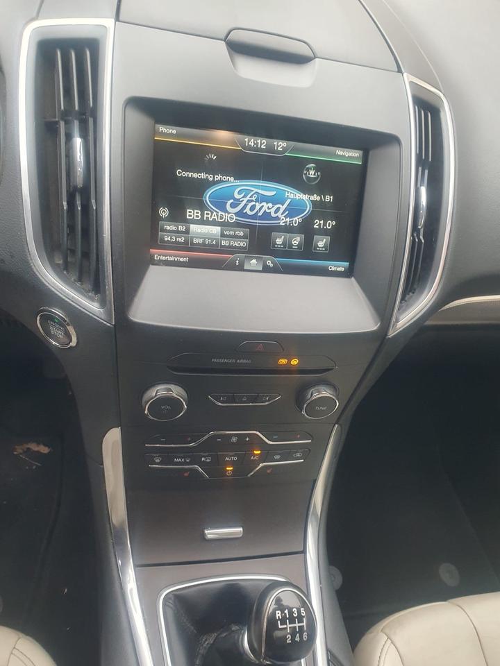 Ford S-Max 2015 — photo 11
