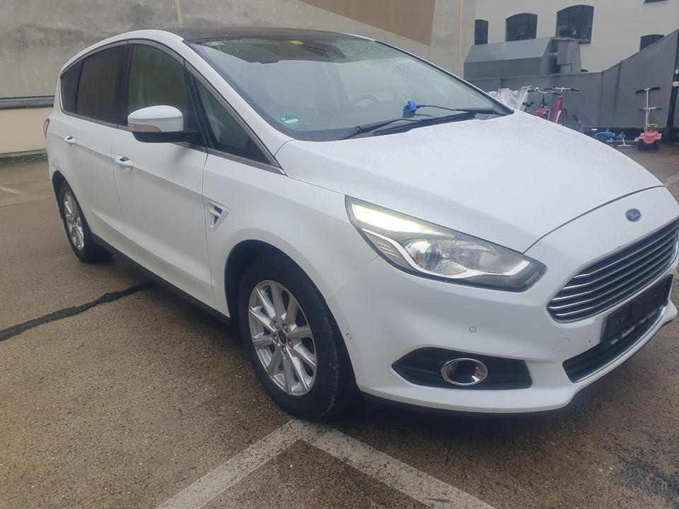 Ford S-Max 2015 — rear view