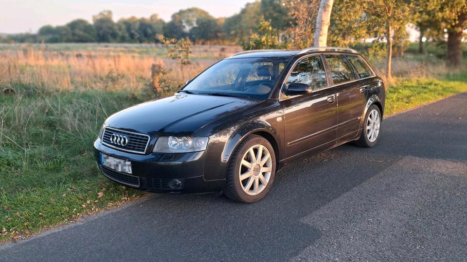 Audi A4 2004 — салон