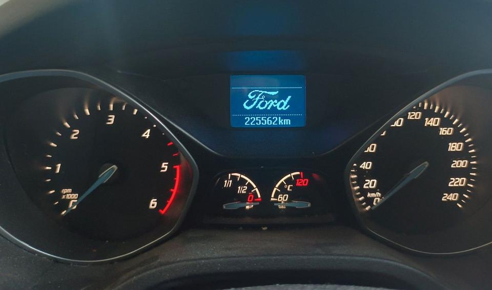 Ford Focus 2014 — photo 11