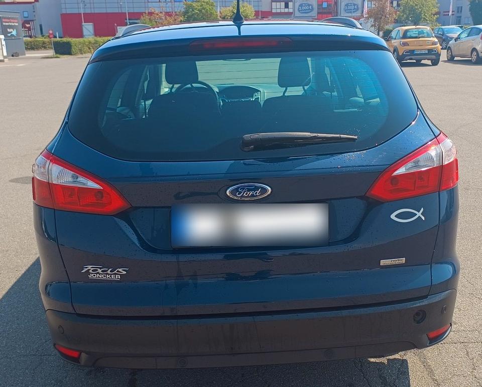 Ford Focus 2014 — interior