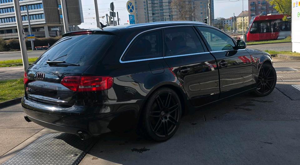 Audi A4 2009 — двигун