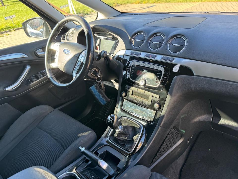 Ford S-Max 2012 — photo 11