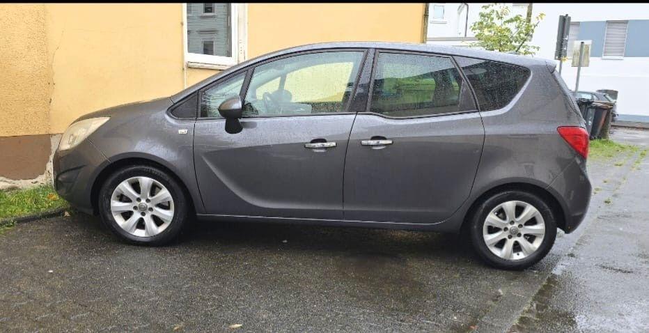 Opel Meriva 2012 — rear view