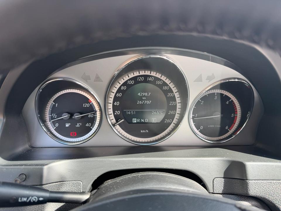 Mercedes Benz C 220 2010 — photo 18