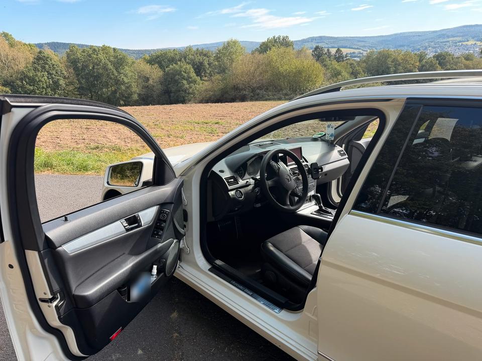 Mercedes Benz C 220 2010 — photo 9
