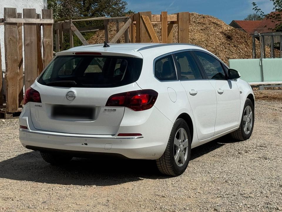 Opel Astra 2015 — engine