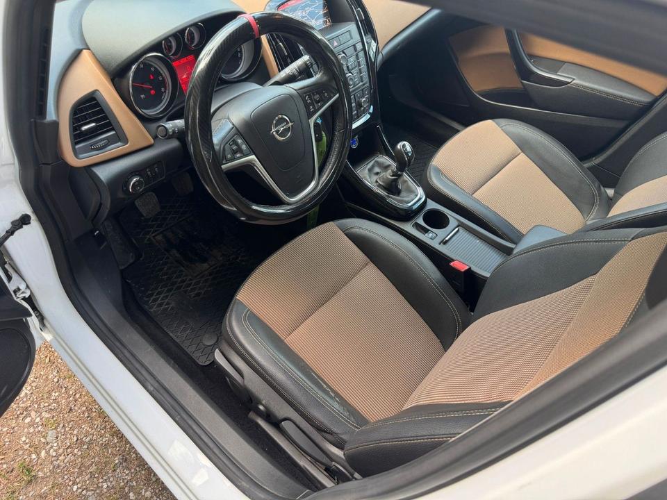 Opel Astra 2015 — photo 7