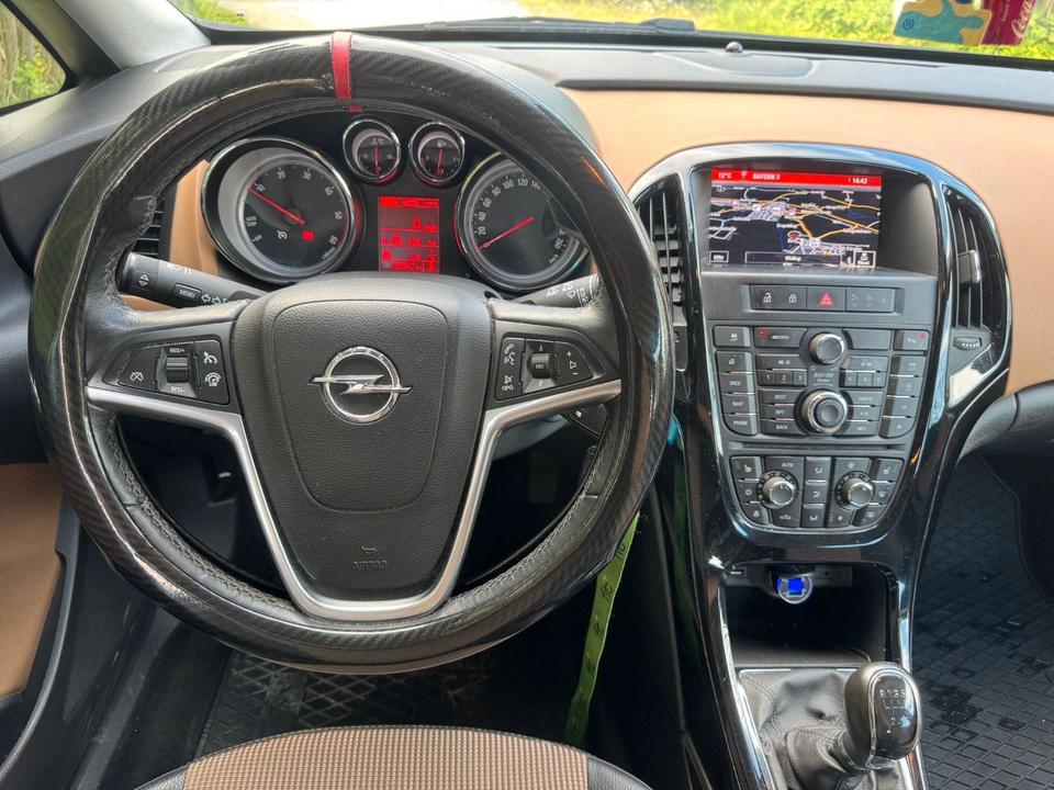 Opel Astra 2015 — photo 8