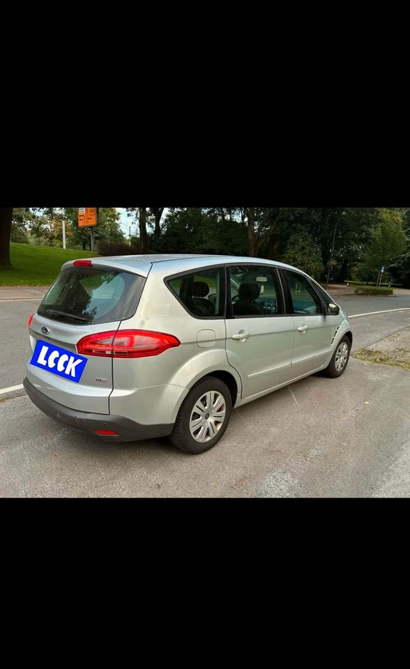 Ford S-Max 2010 — rear view