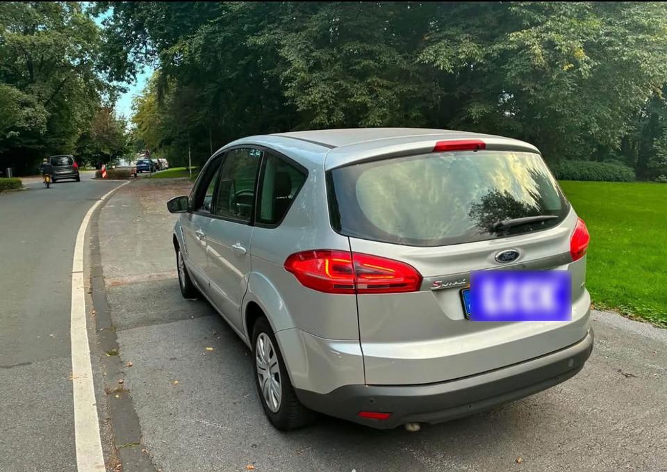 Ford S-Max 2010 — interior