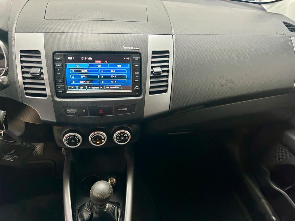 Peugeot 4007 2008 — photo 16