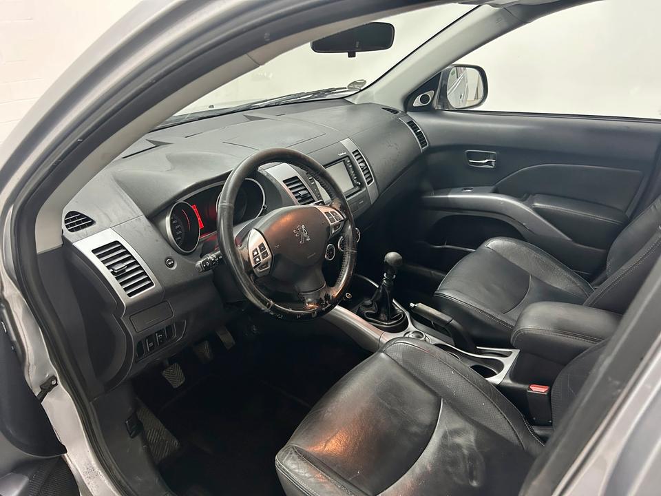 Peugeot 4007 2008 — photo 8