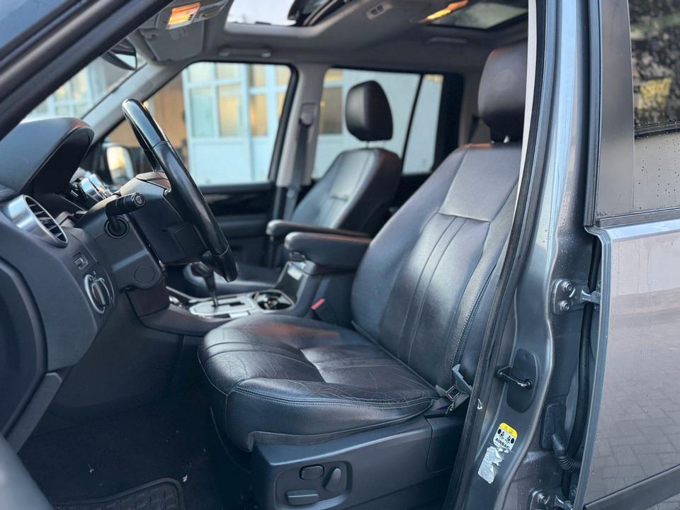 Land Rover Discovery 2010 — photo 10