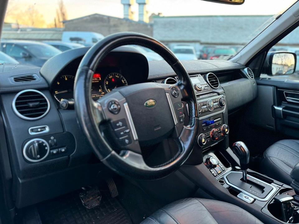 Land Rover Discovery 2010 — photo 11
