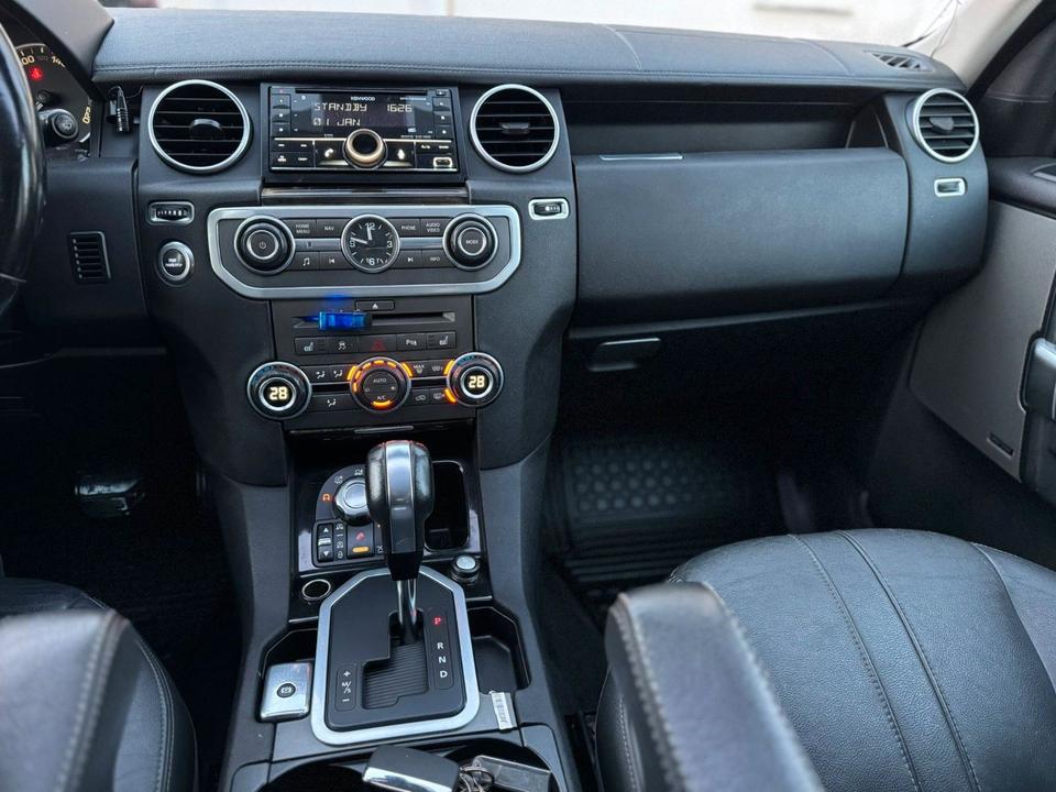Land Rover Discovery 2010 — photo 12