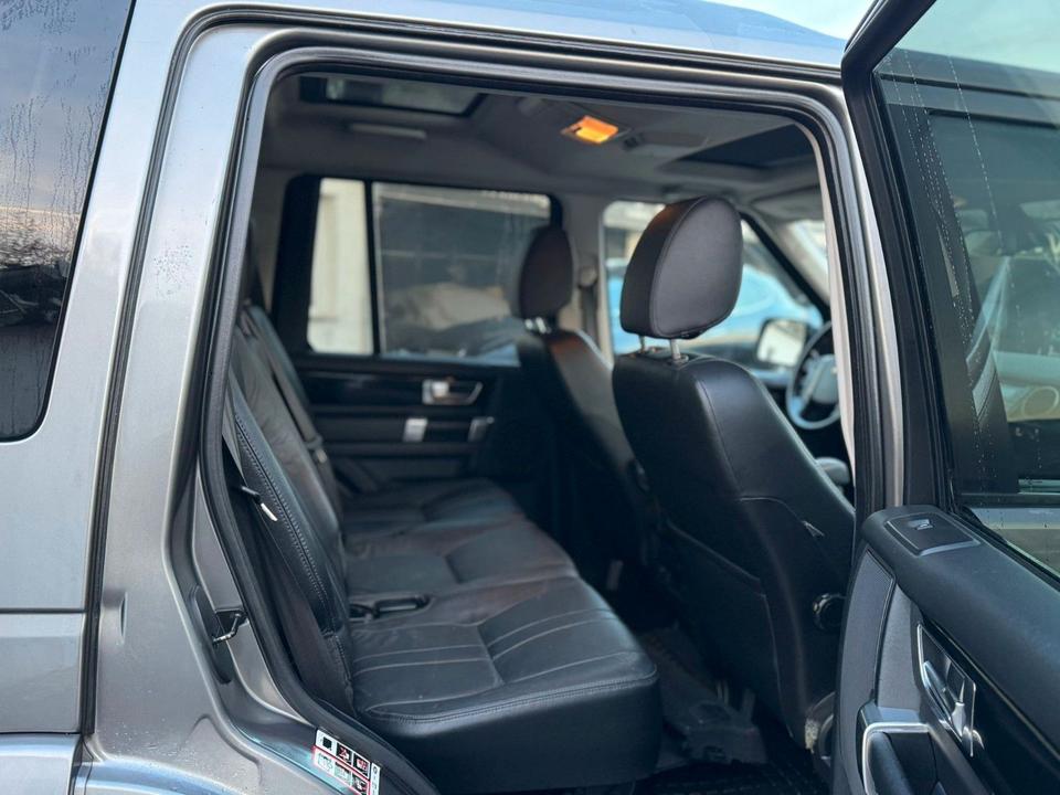 Land Rover Discovery 2010 — photo 13