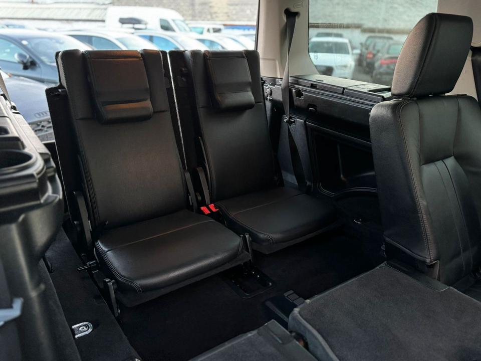 Land Rover Discovery 2010 — photo 14