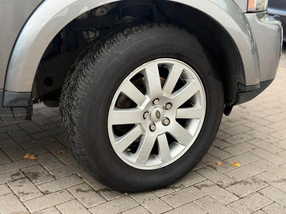 Land Rover Discovery 2010 — photo 9