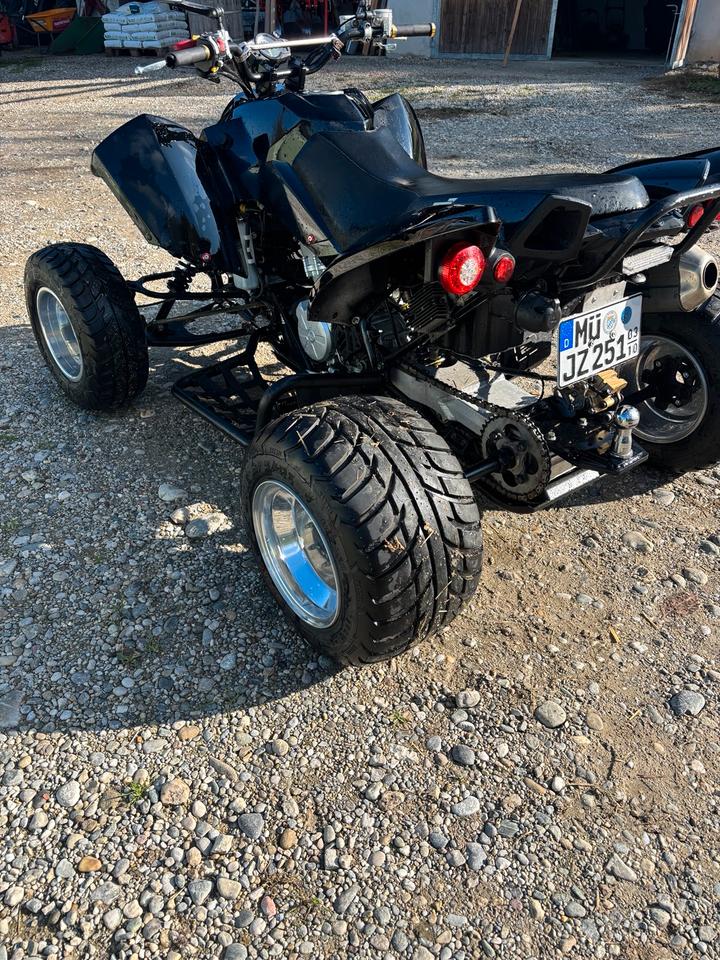 Weitere Motorräder Access Quad 2014 — rear view
