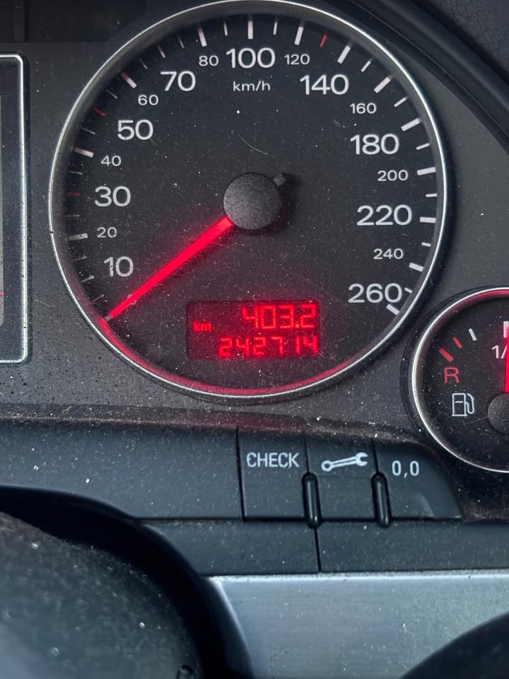 Audi A4 2006 — photo 8