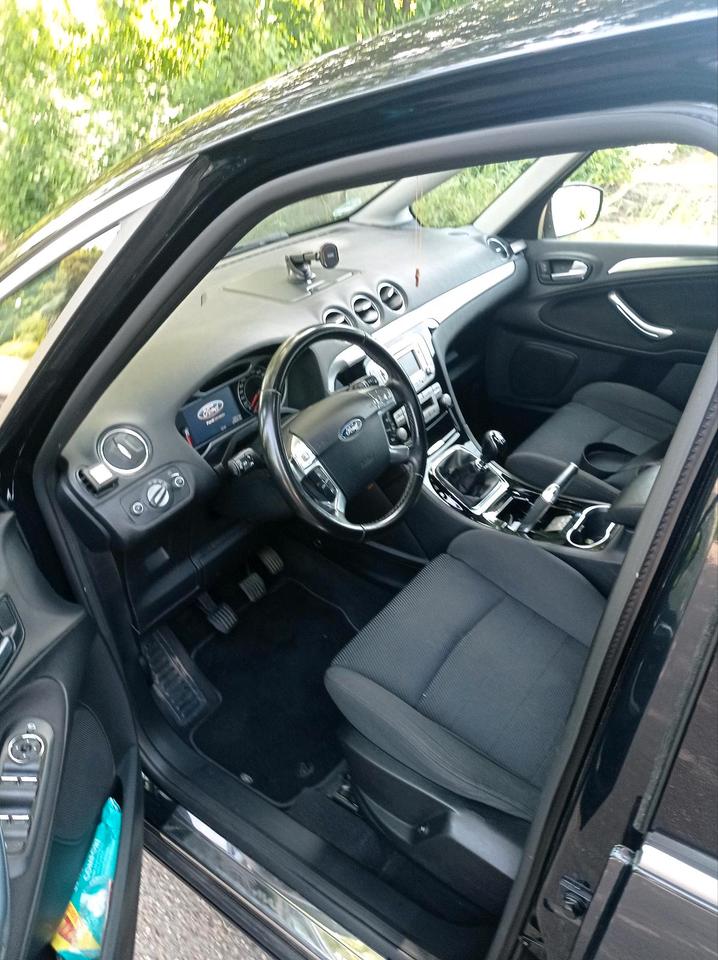 Ford S-Max 2010 — photo 14