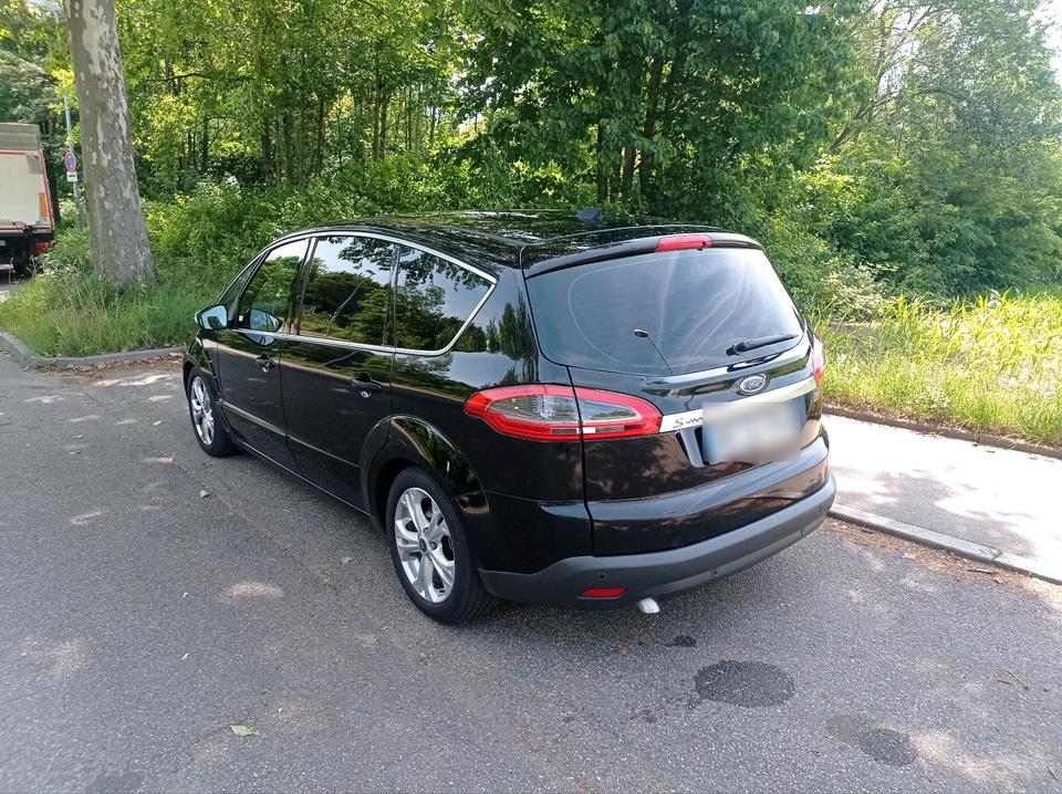 Ford S-Max 2010 — photo 18