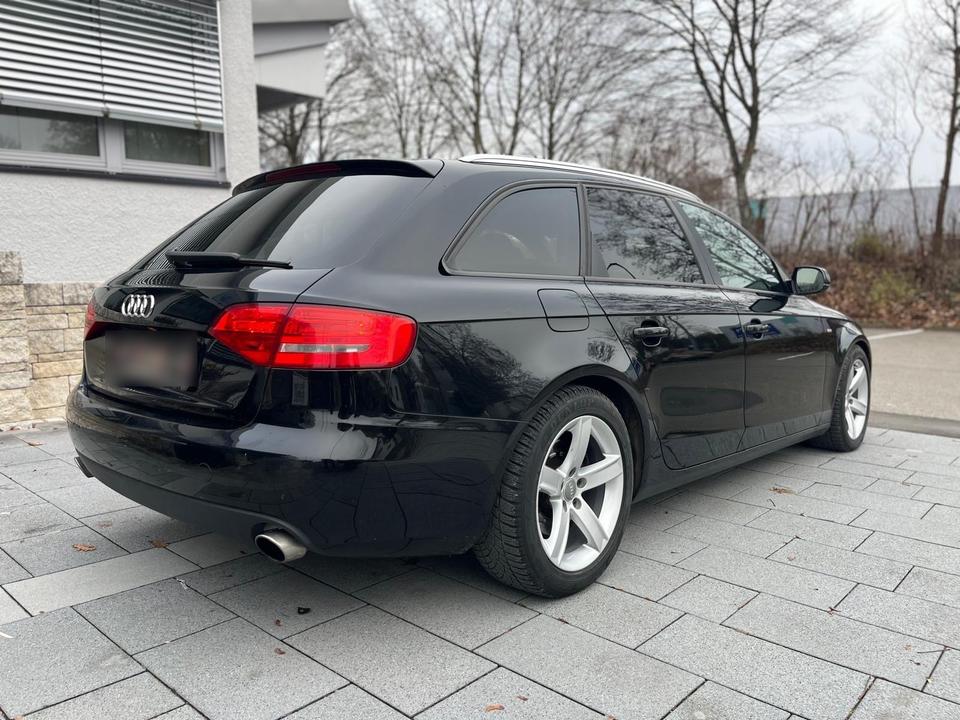 Audi A4 2011 — салон